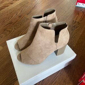 Women’s bootie heels- size 10